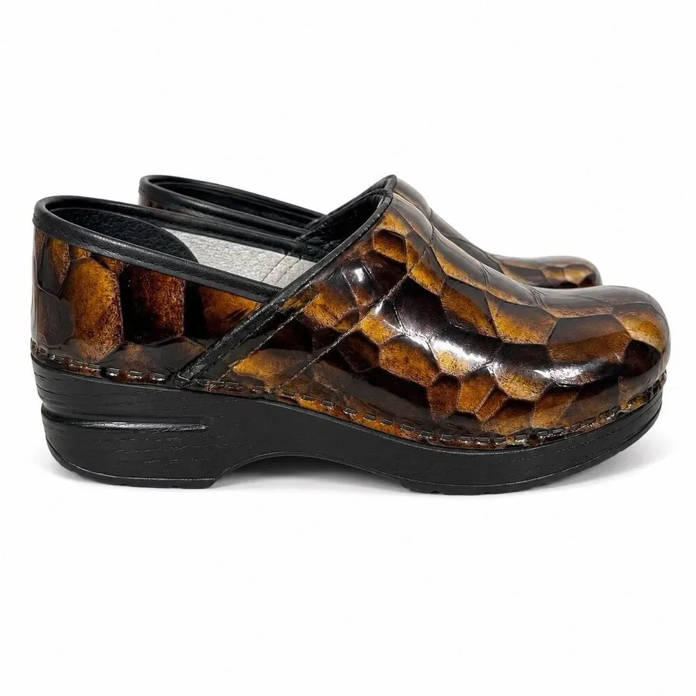 Dansko Sophie Clogs Women Size 36 Brown Mosaic Patent Leather Y2K Slip On Shoes